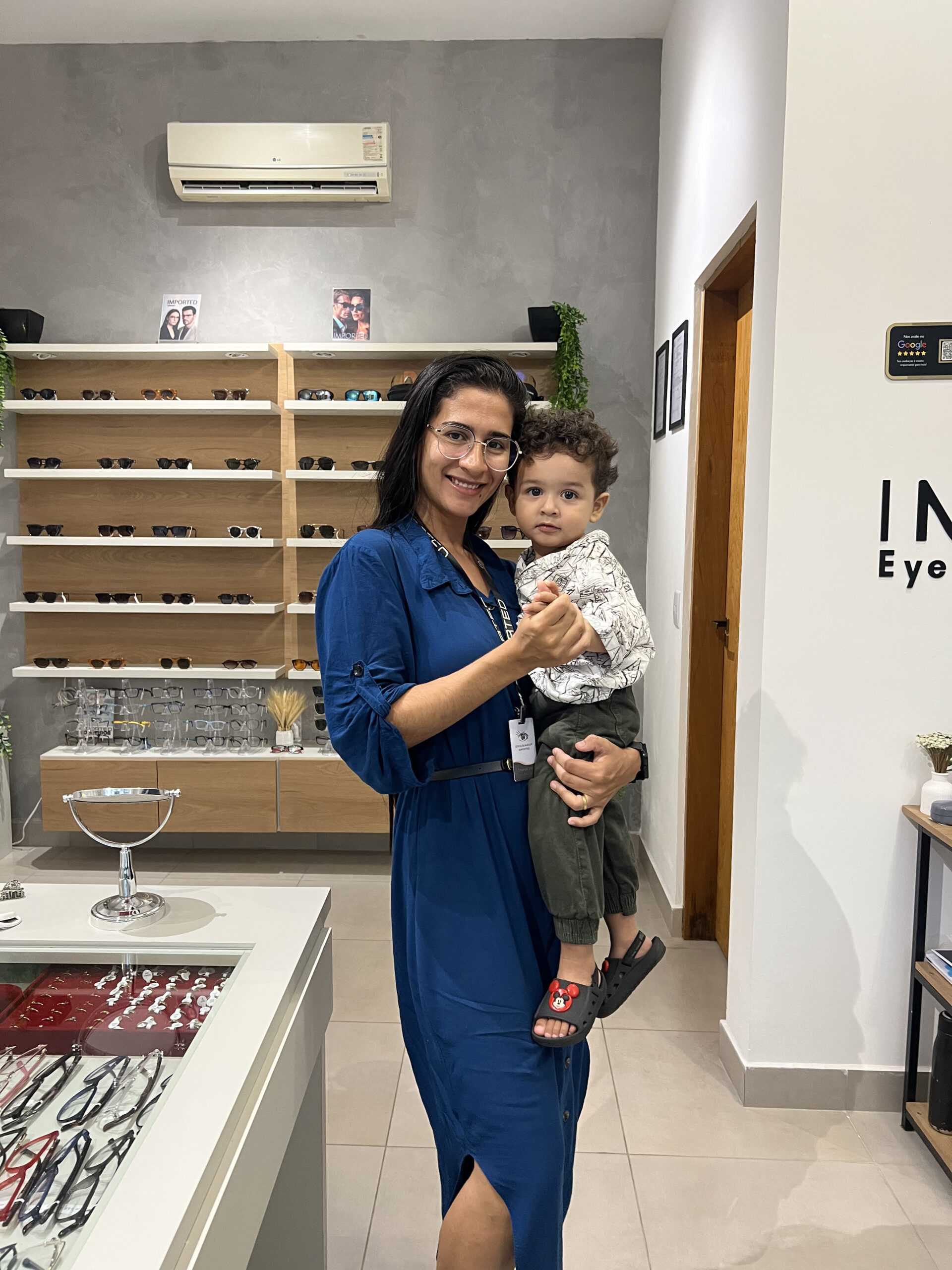 Thainá com seu filho Elias